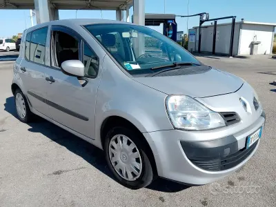 Usata Renault Modus 85 CV (62 kW) 2010 Grigio Monovolume