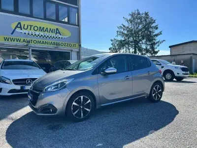 Usata Peugeot 208 Signature Sky 83 CV (61 kW) 2019 Grigio Utilitaria