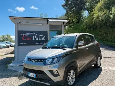 Usata Mahindra KUV100 83 CV (61 kW) 2019 Grigio SUV