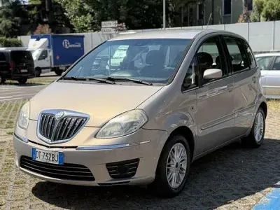 Usata Lancia Musa 95 CV (69 kW) 2008 Giallo Monovolume