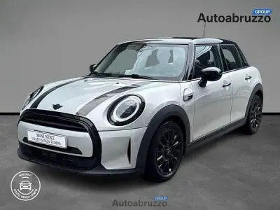 Usado Mini Cooper 136 CV (100 kW) 2022 Plateado Utilitario