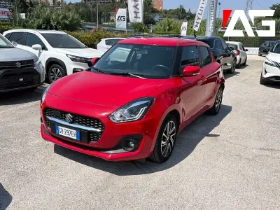 Usata Suzuki Swift 83 CV (61 kW) 2023 Rosso Utilitaria