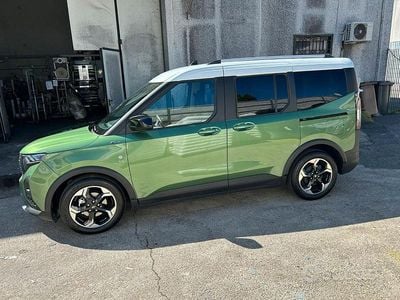 Usata Ford Tourneo Courier 125 CV (91 kW) 2024 Verde Monovolume