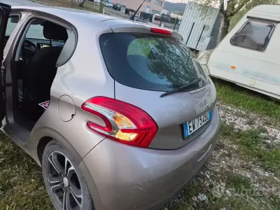 Usata Peugeot 208 82 CV (60 kW) 2014 Utilitaria