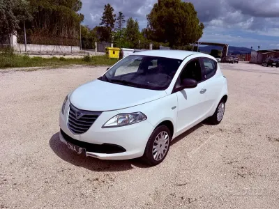 Begagnad Lancia Ypsilon 80 HK (58 kW) 2014 Vit Halvkombi