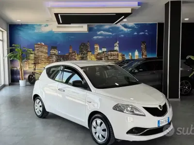 Usata Lancia Ypsilon Gold 69 CV (50 kW) 2015 Bianco Utilitaria