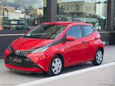 Usata Toyota Aygo Cool 69 CV (50 kW) 2015 Rosso Utilitaria
