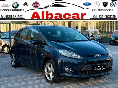 Begagnad Ford Fiesta Titanium 97 HK (71 kW) 2012 Blå Sedan