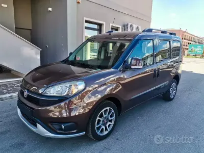 Usata Fiat Doblò Trekking 120 CV (88 kW) 2016 Marrone Monovolume