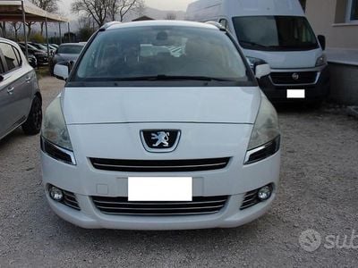 Usata Peugeot 5008 Active 120 CV (88 kW) 2012 Bianco Monovolume