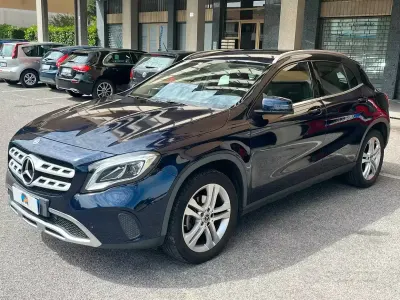 Usata Mercedes GLA180 109 CV (80 kW) 2018 Blu SUV