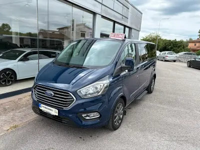 Usata Ford Tourneo Titanium 131 CV (96 kW) 2022 Blu Monovolume