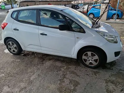 Usata Kia Venga Active 90 CV (66 kW) 2012 Bianco Utilitaria