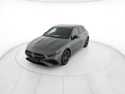 Nuova Mercedes A180 AMG line 116 CV (85 kW) 2026 Grigio montagna Berlina