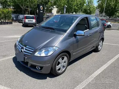 Usata Mercedes A180 Premium 116 CV (85 kW) 2010 Grigio Berlina