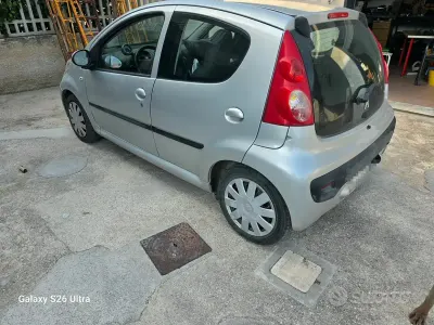Usata Peugeot 107 68 CV (50 kW) 2006 Grigio Utilitaria