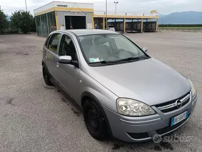 Usata Opel Corsa 101 CV (74 kW) 2006 Grigio Utilitaria