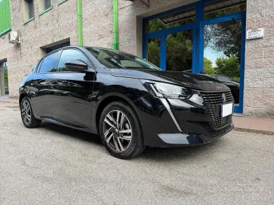 Usata Peugeot 208 Allure 75 CV (55 kW) 2022 Nero Utilitaria