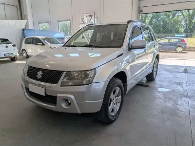 Usata Suzuki Grand Vitara 129 CV (94 kW) 2005 Argento SUV
