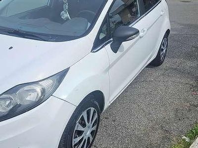 Usata Ford Fiesta 68 CV (50 kW) 2009 Bianco Utilitaria