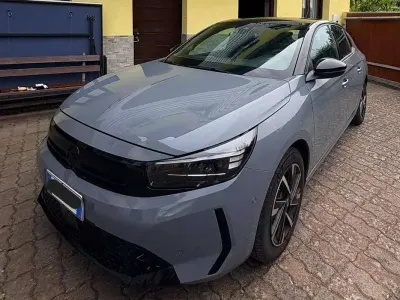 Usata Opel Corsa S 101 CV (74 kW) 2024 Blu/azzurro Utilitaria