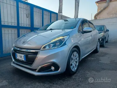 Usata Peugeot 208 82 CV (60 kW) 2016 Grigio Utilitaria
