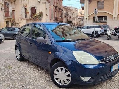 Usata Ford Fiesta Ghia 2004 Blu Utilitaria