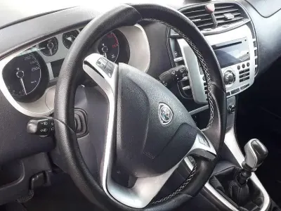 Begagnad Lancia Delta S 120 HK (88 kW) 2010 Silver Halvkombi