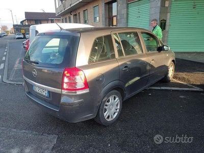 Usata Opel Zafira 2009 Grigio Monovolume