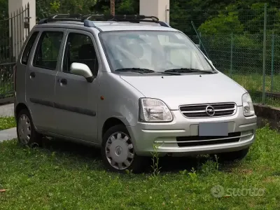 Usata Opel Agila 75 CV (55 kW) 2003 Grigio Monovolume