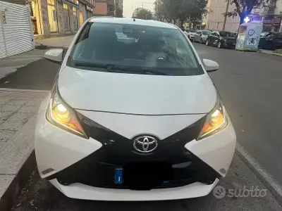 Usata Toyota Aygo 69 CV (50 kW) 2017 Bianco Utilitaria