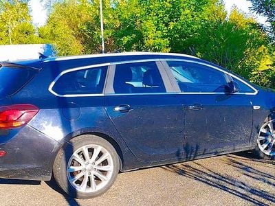 Begagnad Opel Astra Sport 125 HK (91 kW) 2012 Svart Kombi