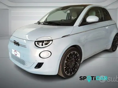 Usata Fiat 500e La Prima 42 kW (58 CV) 2021 Celestial blue Berlina