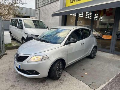 Usata Lancia Ypsilon Silver 69 CV (50 kW) 2020 Argento Utilitaria