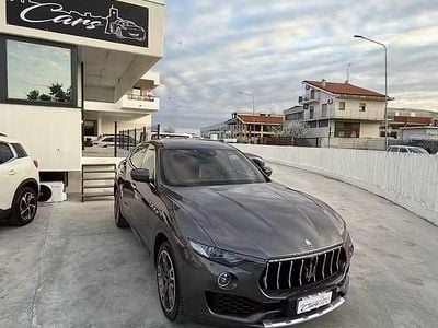 Begagnad Maserati Levante 275 HK (202 kW) 2017 Grå SUV