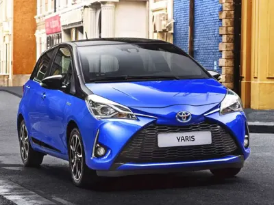 Usata Toyota Yaris Hybrid Active 73 CV (53 kW) 2017 Grigio Berlina