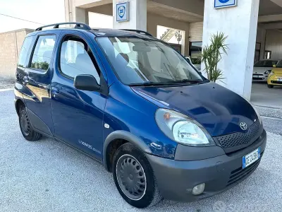 Usata Toyota Yaris 75 CV (55 kW) 2003 Blu Berlina