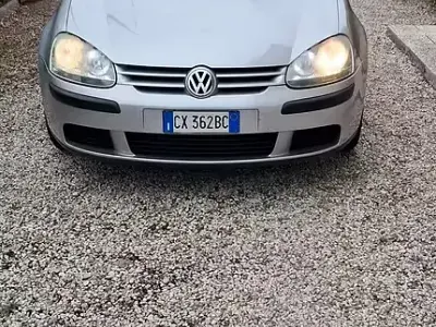Begagnad VW Golf IV 115 HK (84 kW) 2005 Grå Sedan