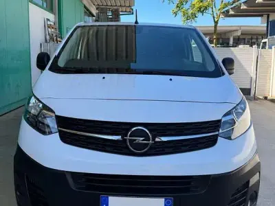 Usata Opel Vivaro 120 CV (88 kW) 2023 Bianco Monovolume