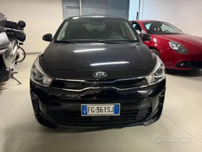 Usata Kia Rio 90 CV (66 kW) 2017 Nero Berlina