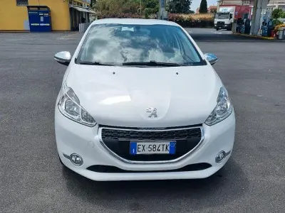 Usata Peugeot 208 82 CV (60 kW) 2014 Bianco Utilitaria