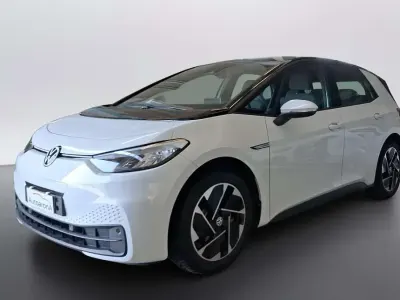 Usata VW ID.3 Pro Performance 69 kW (95 CV) 2023 Bianco/tetto nero Utilitaria