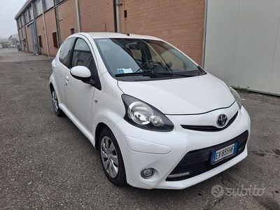 Usata Toyota Aygo Connect Style 92 CV (67 kW) 2014 Bianco Utilitaria