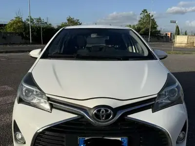 Usado Toyota Yaris Active 65 CV (47 kW) 2015 Utilitario