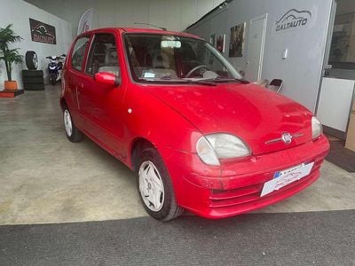 Usata Fiat 600 54 CV (39 kW) 2010 Rosso metallizzato Utilitaria
