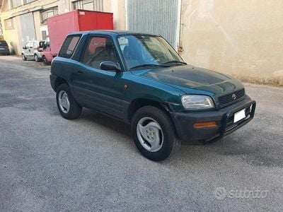 Usata Toyota RAV4 129 CV (94 kW) 1996 Verde Station wagon