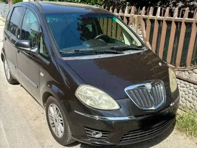 Usata Lancia Musa 95 CV (69 kW) 2009 Marrone Monovolume