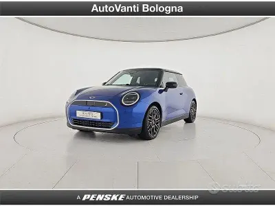 Usata Mini Cooper SE Favoured 160 kW (218 CV) 2025 Blu Utilitaria