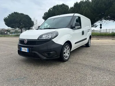 Usata Fiat Doblò S 105 CV (77 kW) 2022 Bianco Monovolume