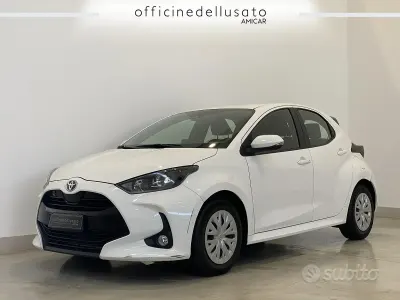 Usata Toyota Yaris Hybrid Active 92 CV (67 kW) 2023 Berlina